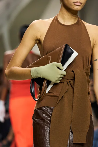 Look 76